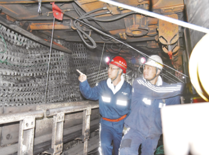 倒链和液压支架等工具解决煤矿公司挂网难题